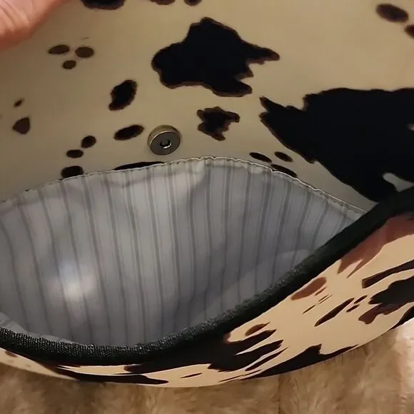 Jen & Co Jolee Washable Neoprene Crossbody with Guitar Strap - Picture 5 of 6